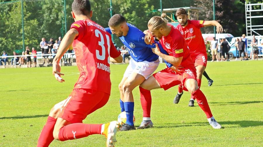 LUCKY88 Hallescher FC vs Wolfsburg - Nhận định bóng đá 12/08/2019 - Chênh lệch đẳng cấp